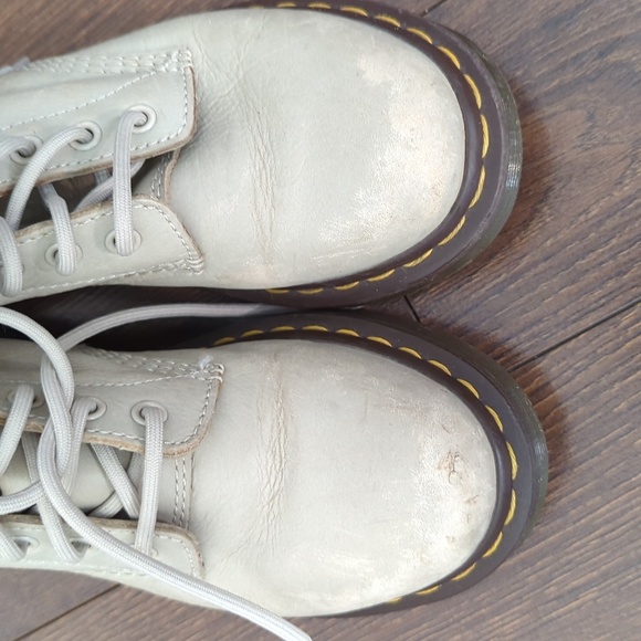 Dr. Marten Women's Pascal Virginia Leather Boots - Picture 8 of 16